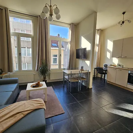 Cozy One-bedroom Apartment *