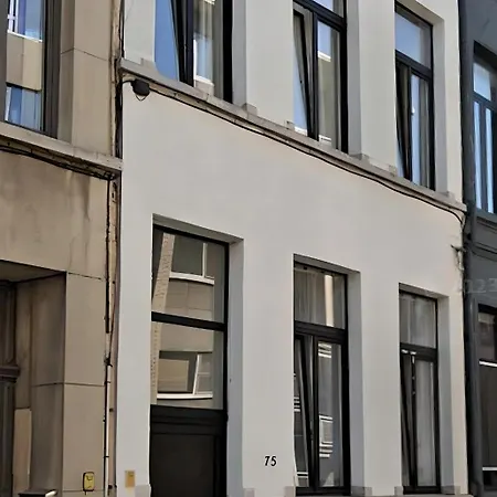 Cozy One-bedroom Apartment
